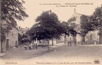 Uchaux - La Place et l'Église