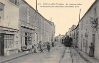 e Chemin de Fer de Fromentine traversant la Grande Rue