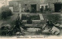 Genouillé - Fontaine Charlemagne -  Lavandières