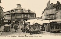 Place de la République un jour de Marché et les Halles